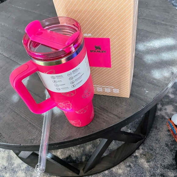 Stanley Quencher H2.0 Tumbler in Bright Pink - Picture 4 of 5